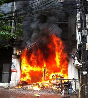 Dập tắt một đám cháy có nguy cơ lan rộng