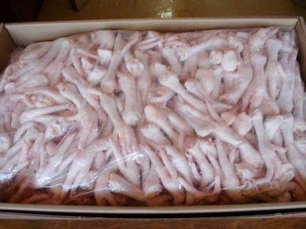 Chết khiếp đống chân gà thối đóng container xuất khẩu