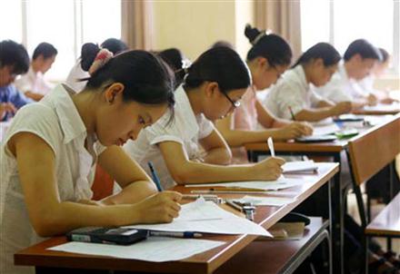 Bỏ điểm sàn: Vào đại học quá dễ?