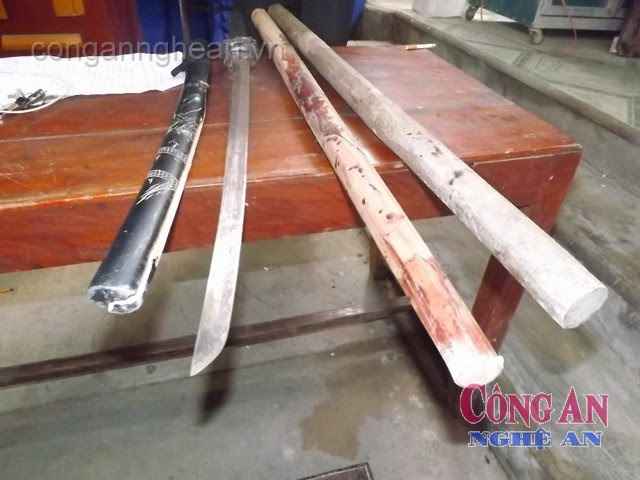 2 nhóm chém nhau, hơn chục đối tượng bị tạm giữ