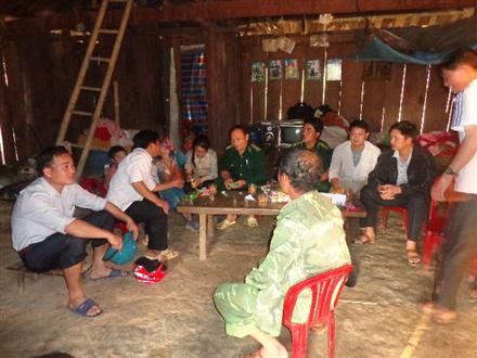 Gian nan vận động học sinh bỏ học đến trường