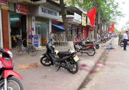 Đâm chết người trên vỉa hè
