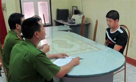 Đóng giả kiểm lâm, tấn công xe ôtô chở động vật hoang dã