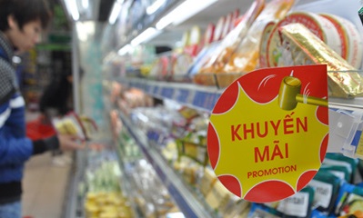 Cạn tiền ăn tiêu, khuyến mãi quanh năm vẫn ế