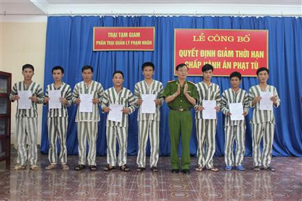 Công bố quyết định giảm án, tha tù trước thời hạn cho 27 phạm nhân