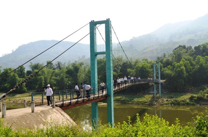Xây cầu treo dân sinh: Phải đảm bảo an toàn và hiệu quả