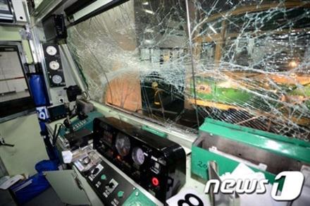 Tàu điện ngầm đâm nhau, hơn 200 người bị thương