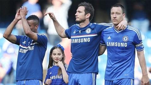 Các cầu thủ lão làng ở Chelsea đã nói lời chia tay trong nước mắt với các CĐV nhà trong trận hòa bế tắc ở Stamford Bridge trước Norwich City.