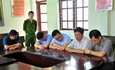 Bắt 4 cán bộ kiểm toán nhà nước đánh bạc
