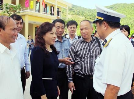 Bộ Y tế tặng dụng cụ y tế cho lực lượng Kiểm ngư và Cảnh sát biển