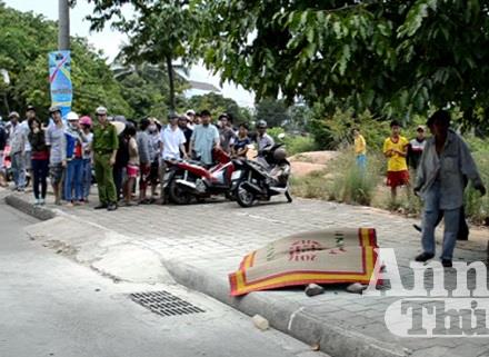Phát hiện nam thanh niên chết cháy trên vỉa hè