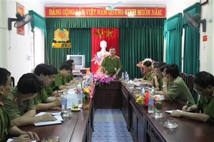Viện khoa học hình sự kiểm tra, hướng dẫn công tác kỹ thuật hình sự tại Công an Nghệ An