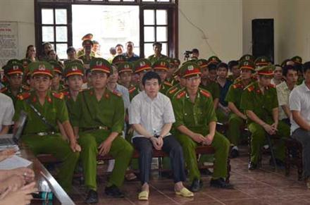 Bắt đầu xét xử đường dây 