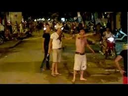 Chê quán nhậu phục vụ kém, mang dao kiếm đâm chém loạn xạ