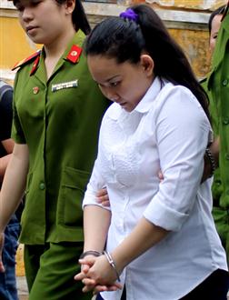 Bảo mẫu đánh chết trẻ ra hầu tòa