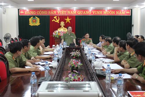 Thứ trưởng Bùi Quang Bền thăm và làm việc tại Công an Nghệ An