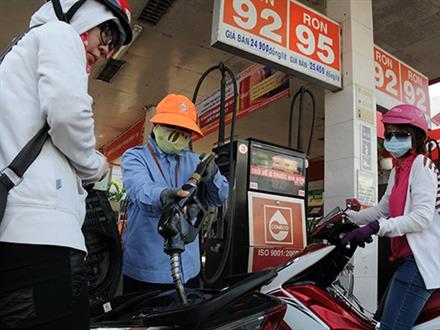 Không tăng sốc, giá xăng vẫn âm thầm 'lên đỉnh'