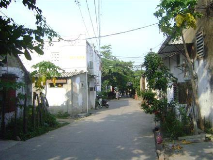 Chính quyền 'làm ngơ' để dân lấn chiếm đất công