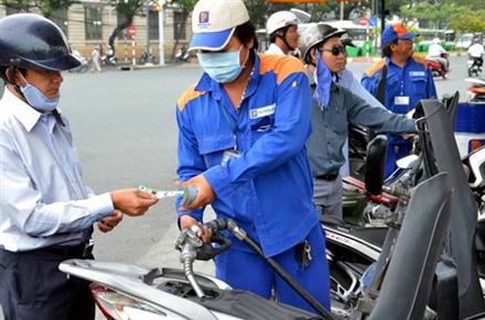 Khẩn trương hoàn thiện dự thảo Nghị định về kinh doanh xăng dầu