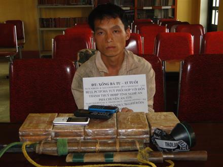 Bắt 2 đối tượng vận chuyển 10 bánh hêrôin