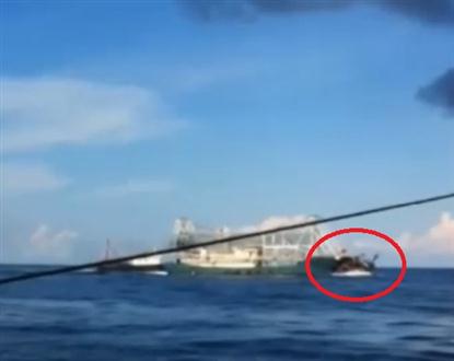 Clip: Tàu Trung Quốc đâm chìm tàu cá của ngư dân Việt Nam