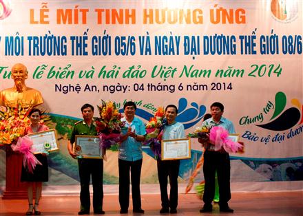Hưởng ứng Ngày môi trường và Tuần lễ vì biển, đảo Việt Nam