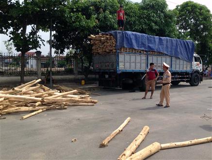 Kiên quyết xử lý nghiêm xe quá tải trọng