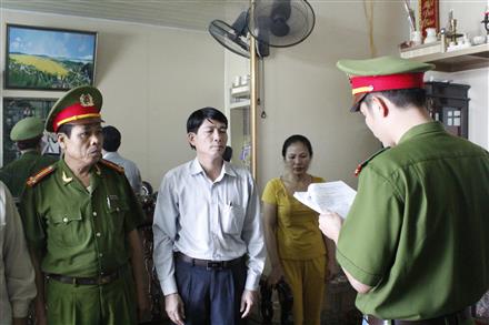 Hà Tĩnh: Bắt giam 4 cán bộ huyện Nghi Xuân