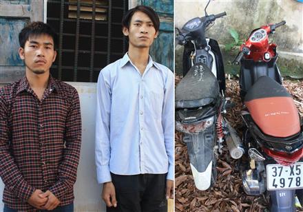 Ổ nhóm trộm xe máy núp bóng bán quần áo