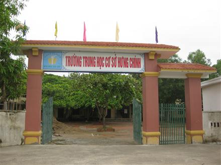 Bắt đối tượng sàm sỡ với nữ sinh trong lớp học
