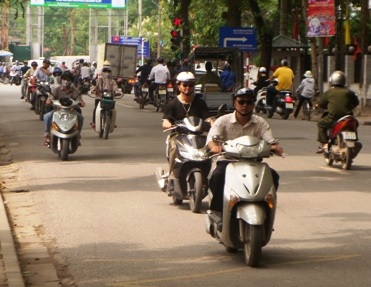 Chỉ nhắc nhở người đội mũ bảo hiểm không đúng chuẩn