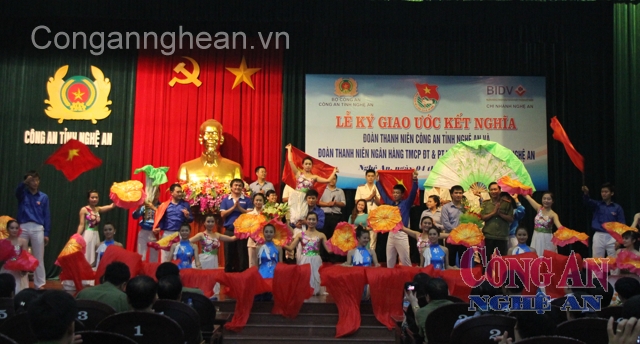 Văn nghệ chào mừng