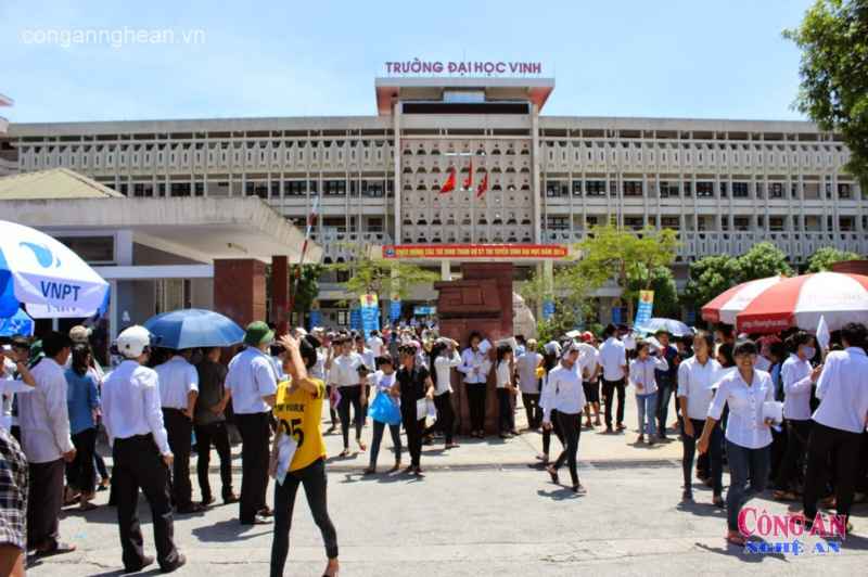 Toàn cảnh đợt 1 kì thi ĐH-CĐ tại Vinh