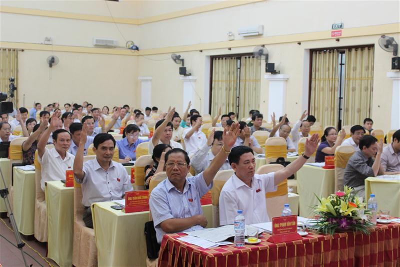 Thông qua nhiều Nghị quyết làm tiền đề phát triển