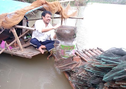 Người đàn ông khuyết tật có biệt tài đánh bắt cá