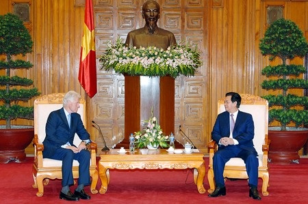 Ông Clinton khẳng định rằng có rất ít những vấn đề mà hai Đảng Dân chủ và Cộng hòa ở Hoa Kỳ nhất trí được với nhau, nhưng điều đặc biệt mà cả 2 Đảng có sự thống nhất, đó là Hoa Kỳ muốn là bạn của Việt Nam