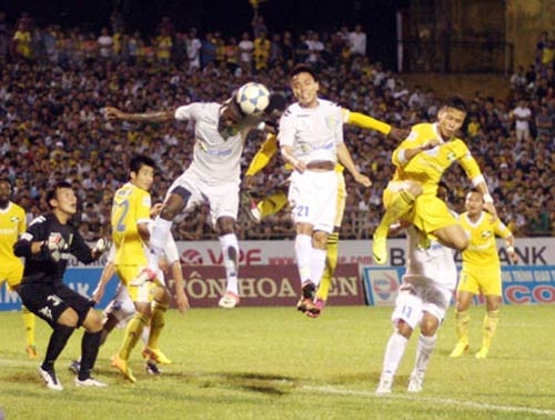 18h00 ngày 19/7, SLNA vs HN.T&T: Sức 