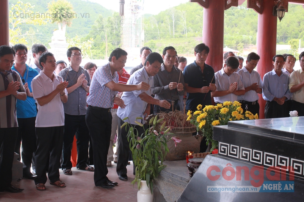Thăm, tặng quà cựu thanh niên xung phong