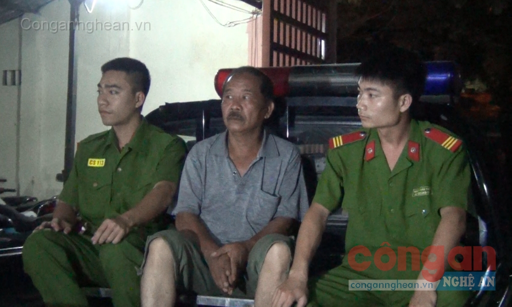 Lực lượng 113 bàn giao đối tượng cho Công an TP.Vinh