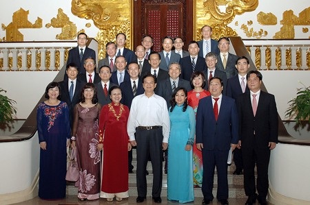 Thủ tướng Nguyễn Tấn Dũng và các Trưởng cơ quan đại diện Việt Nam ở nước ngoài.
