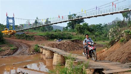 Thông tin ban đầu về sự cố lật cầu Sam Lang (Điện Biên)