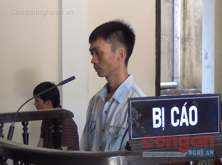 Bị cáo Nguyễn Tiến Mạnh tại tòa