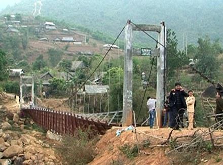 Vụ lật cầu treo Chu Va 6: Bắt thêm phó giám đốc Ban QLDA huyện Tam Đường