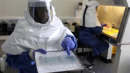 Đối phó với nguy cơ virus Ebola lây lan