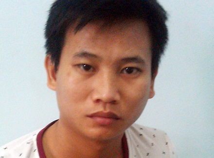 Lợi dụng sơ hở của cô gái trẻ trong đêm vắng