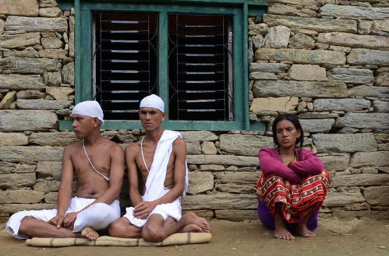 Nepal tham dự đám tang của những người thân thiệt mạng trong vụ lở đất ở Sanghu Lamo, cách thủ đô Kathmandu 80km