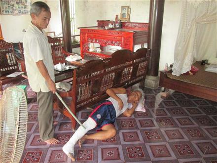 Cần nhanh chóng làm rõ và xử lý kẻ đánh người chống tiêu cực