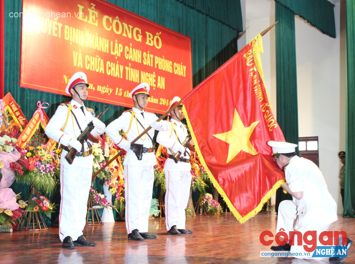 Công bố quyết định thành lập Cảnh sát PCCC tỉnh Nghệ An