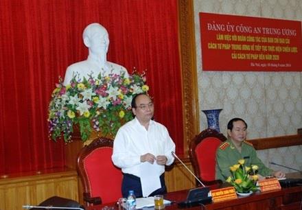Phó Thủ tướng Nguyễn Xuân Phúc làm việc với Đảng ủy Công an Trung ương