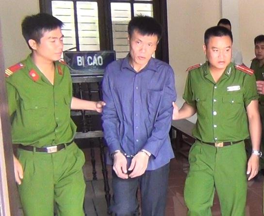 Mang súng đi tìm người tình, bắn bị thương cháu bé